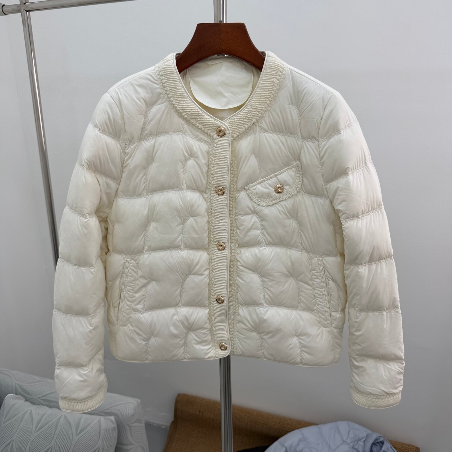 8201欧货小香风圆领轻薄羽绒服女短款90白鸭绒宽松显瘦保暖外套冬