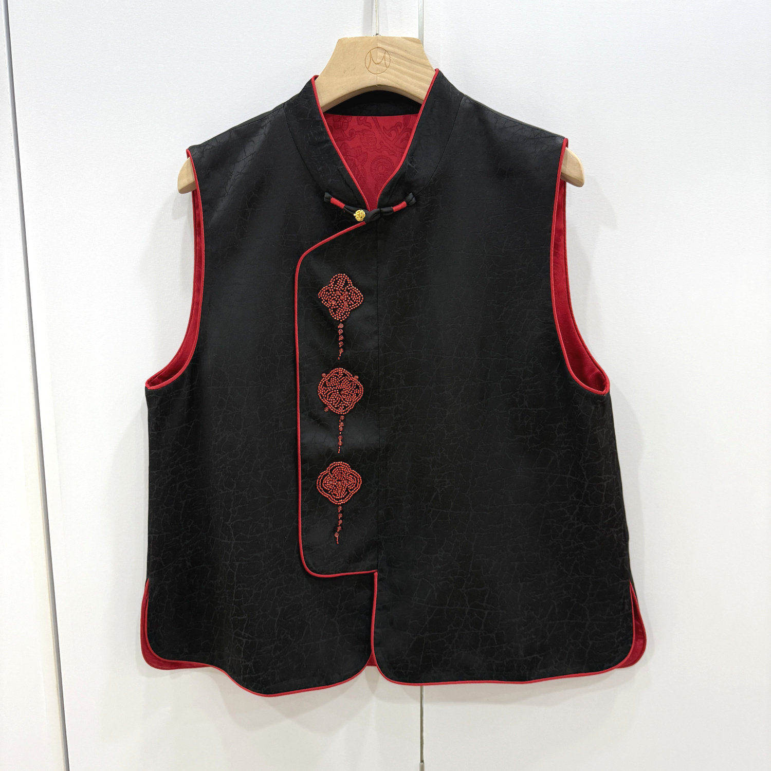 26725欧洲站2026春新款时尚复古优雅钉珠花朵人丝提花国风马甲女