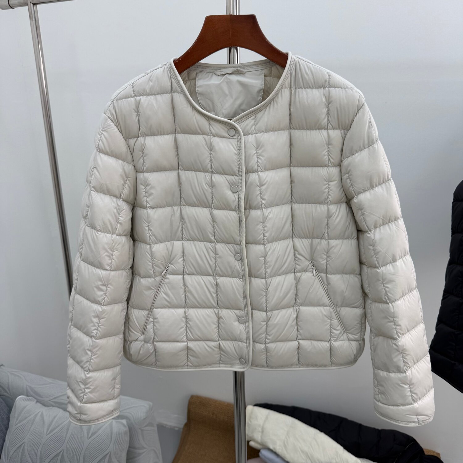 8721欧货短款轻薄羽绒服女圆领方格绗缝90白鸭绒百搭显瘦保暖外套