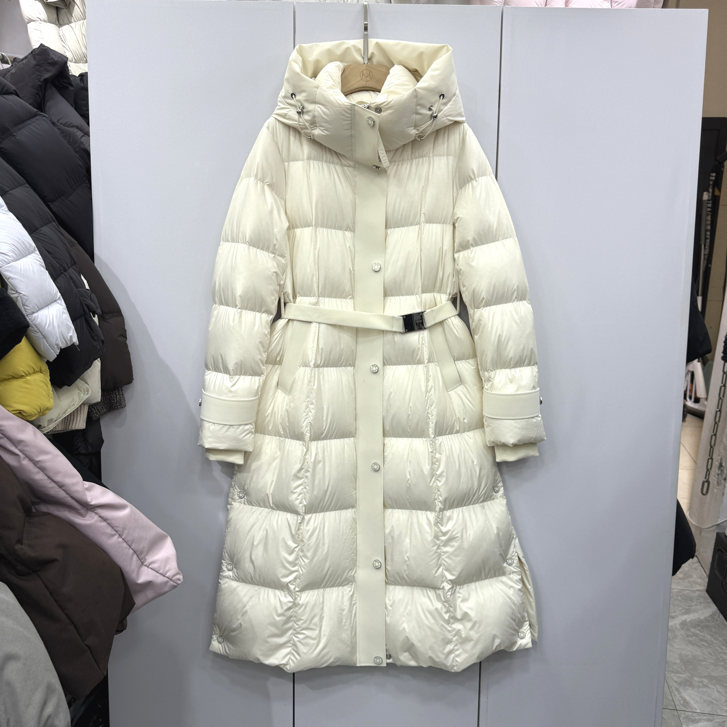 6926 欧洲站2025冬时尚连帽系带收腰加厚保暖显瘦气质长款羽绒服