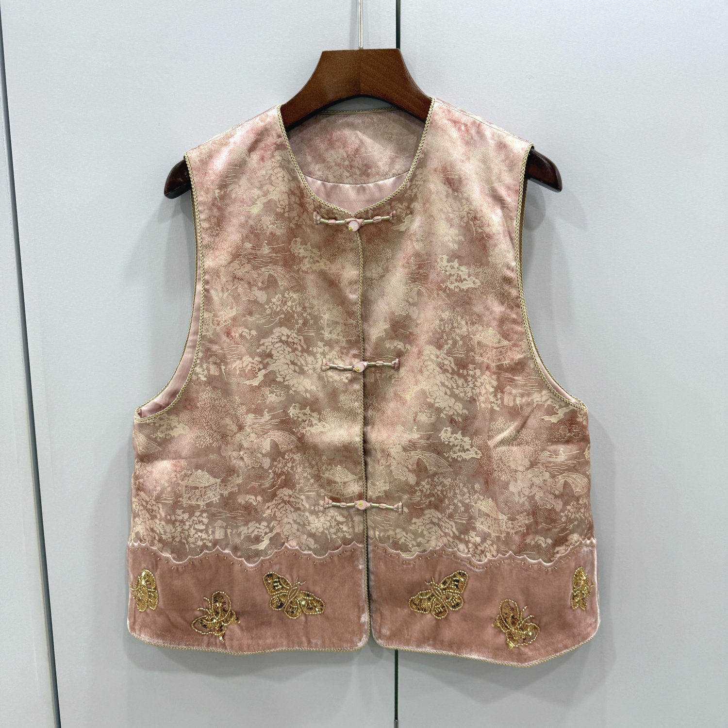 72088 欧洲站26春串珠蝴蝶刺绣花丝绒拼下摆盘扣人丝提花国风马甲,女装/女士精品,上衣,淘宝优惠券,粉丝福利购,淘宝优惠卷