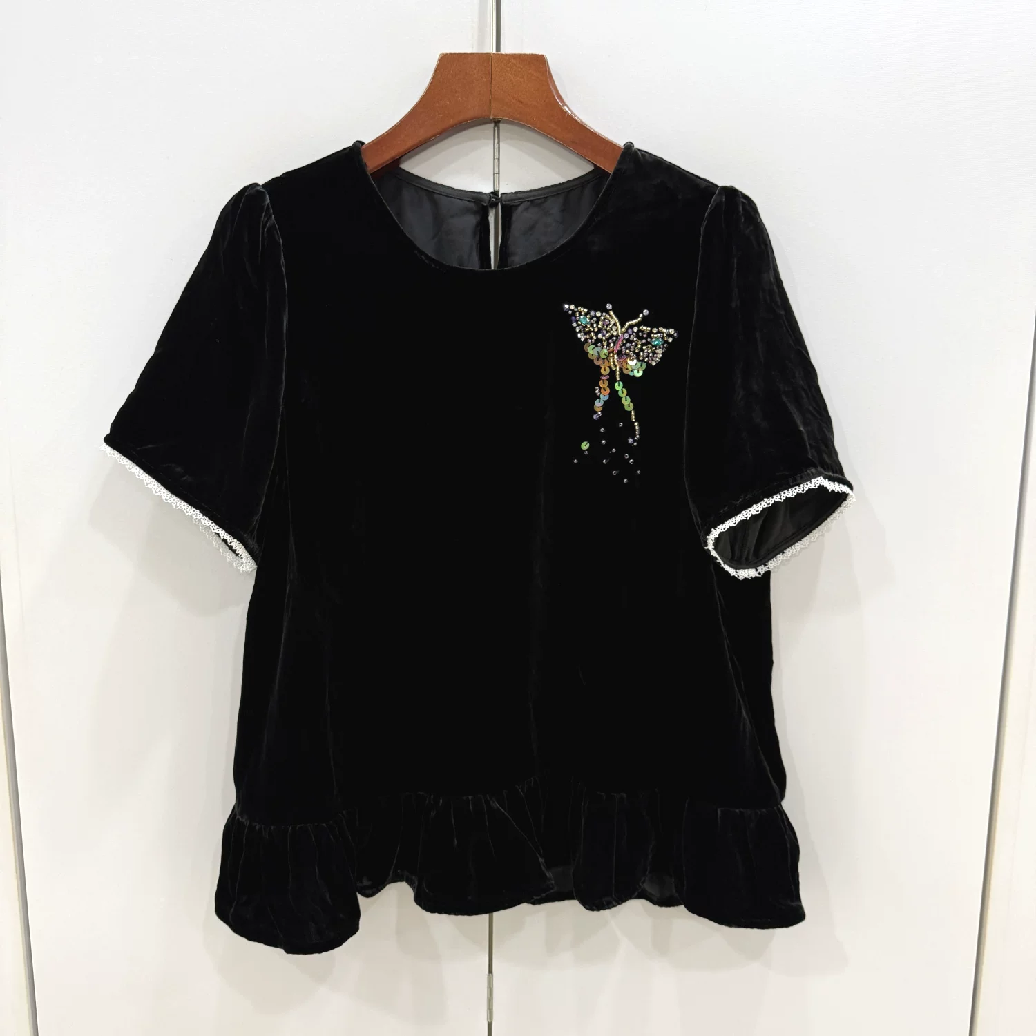 L69229 彩色订钻刺绣蝴蝶蕾丝花边袖下荷叶边圆领真丝丝绒小衫