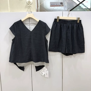 依芙恩68A108 设计后蝴蝶结V领上衣+松紧腰短裤舒适显瘦两件套