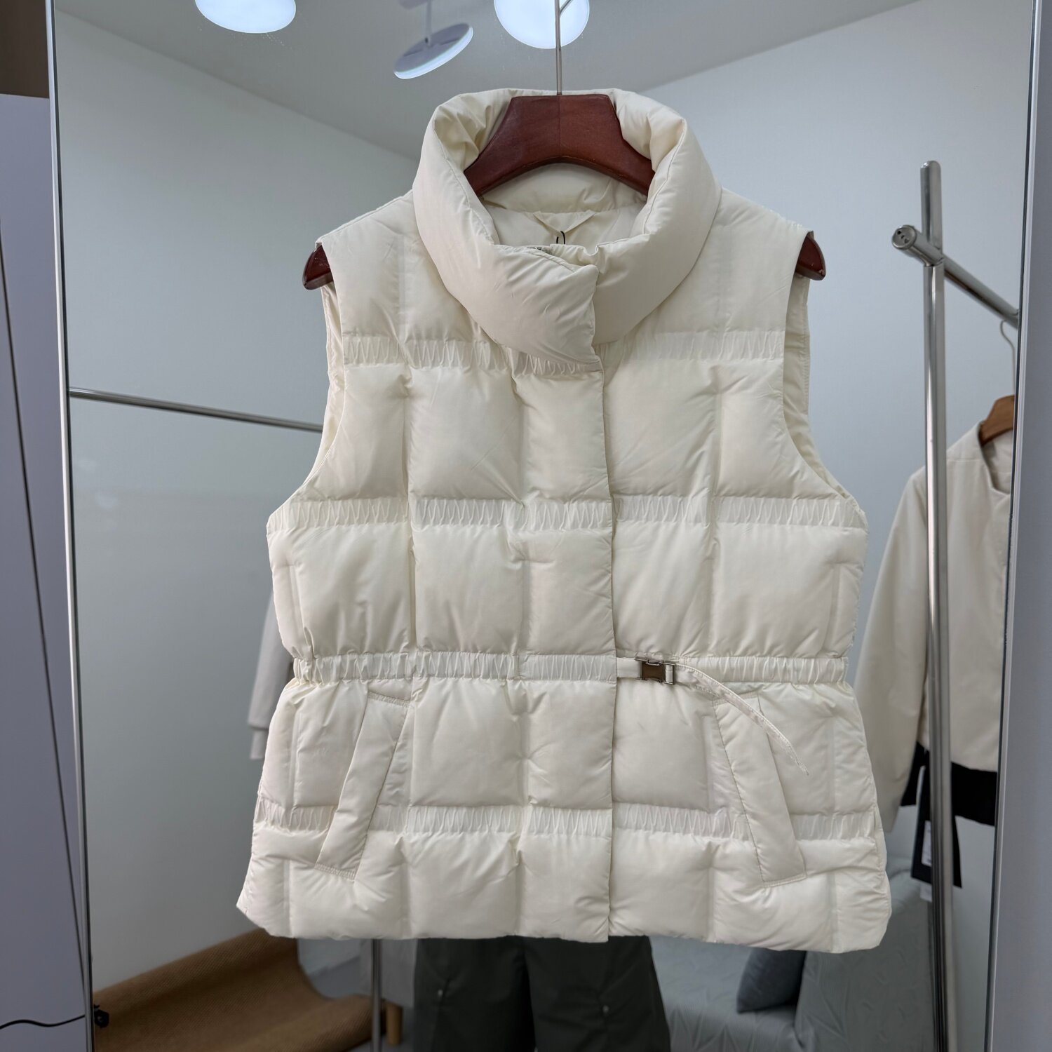 069欧洲站立领收腰羽绒马甲女短款显瘦百搭90鹅绒减龄保暖外套