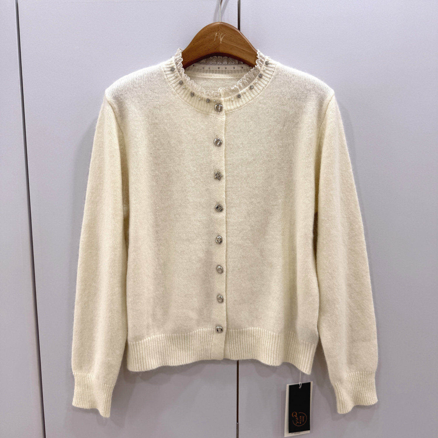 327-6066欧洲站25冬新款时尚设计感蕾丝花边重工钉珠羊毛针织开衫,女装/女士精品,毛针织衫,淘宝优惠券,粉丝福利购,淘宝优惠卷