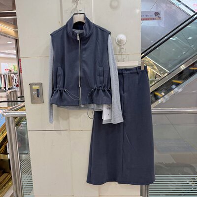 西子阁6837 长袖内搭抽绳收腰拉链立领马甲+鱼尾半身裙休闲三件套
