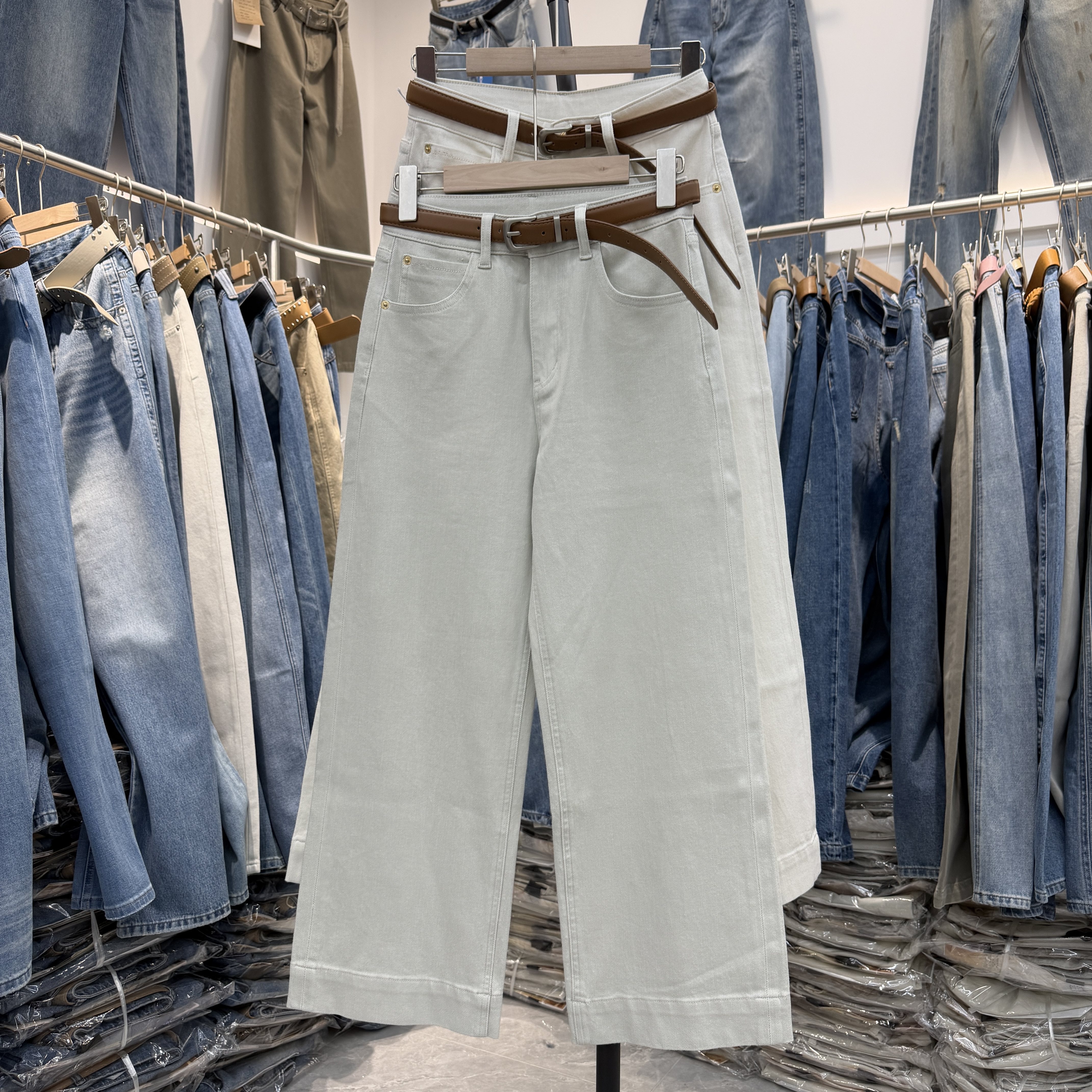 JEANS易人82022弹力牛仔裤女浅色九分直筒裤棉弹烟管裤2026春新款