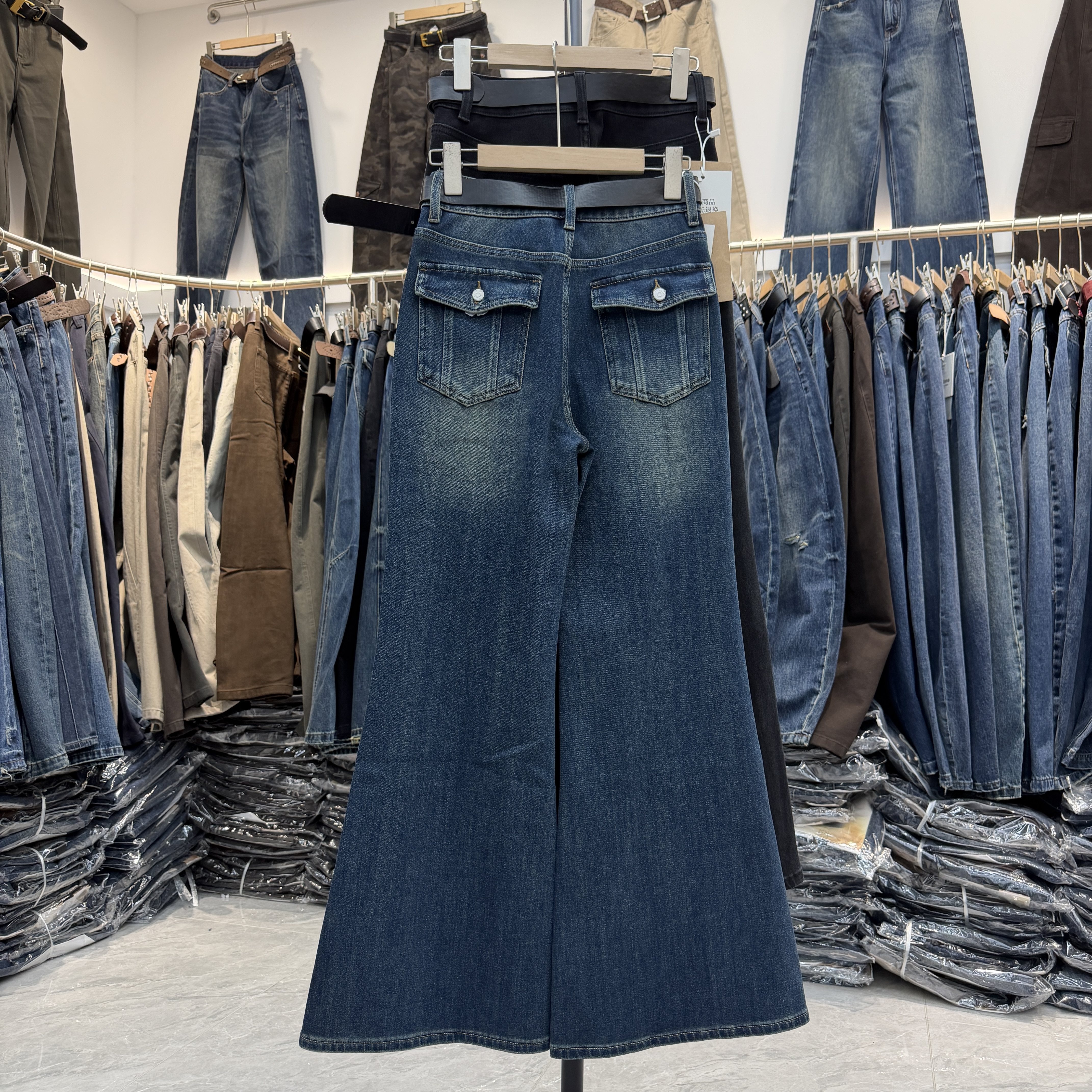 JEANS易人86105高腰筒喇水洗牛仔喇叭裤女秋款四面弹显瘦微喇长裤