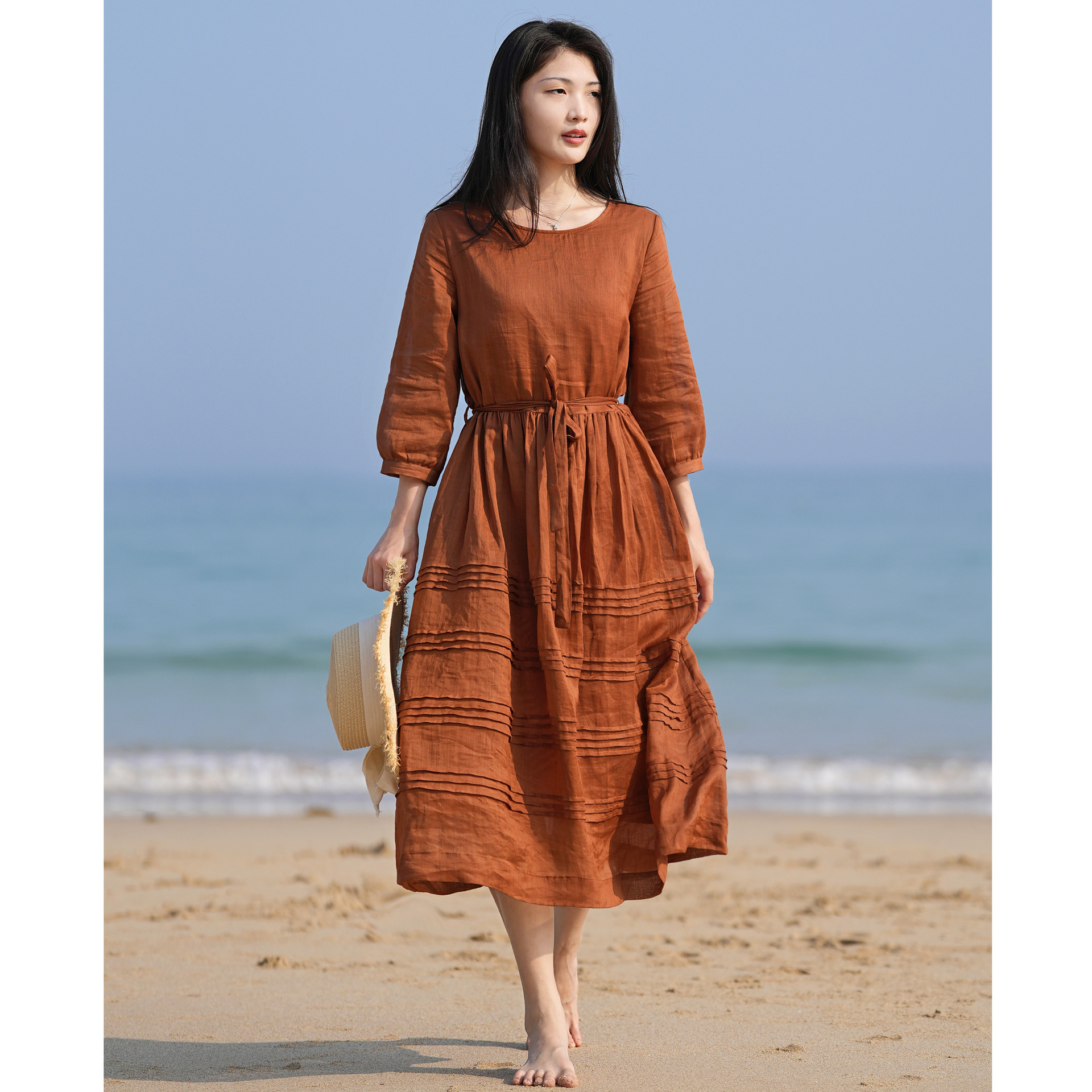 女装2024春夏新苎麻风琴褶飘逸连衣裙七分袖宽松大码原创女旅行风