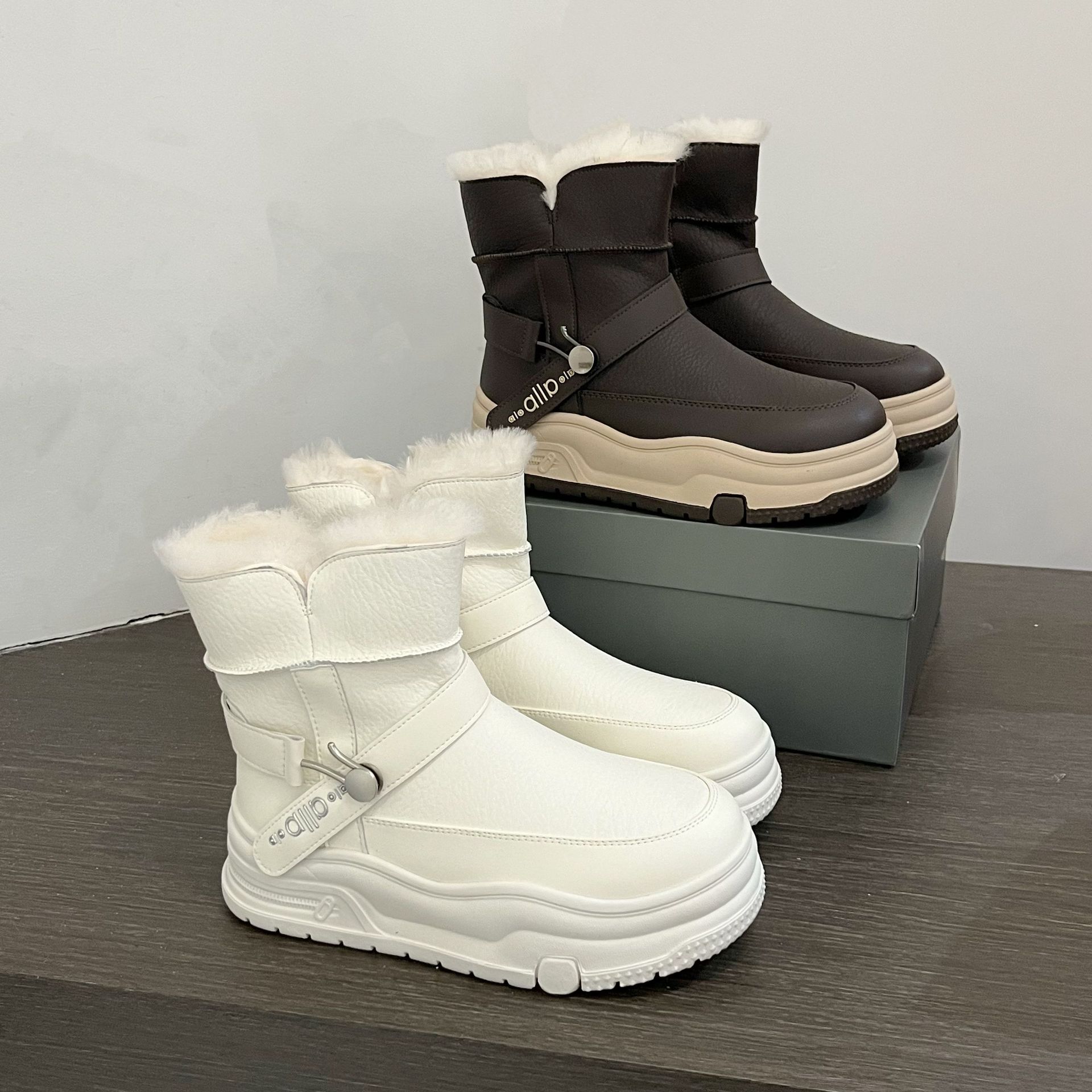 真皮厚底雪地靴女2025新款百搭白色加绒休闲松糕轻便软底大棉短靴