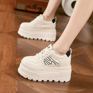 厚底小白鞋女款2026新款春季百搭内增高女鞋子松糕软底不累脚板鞋