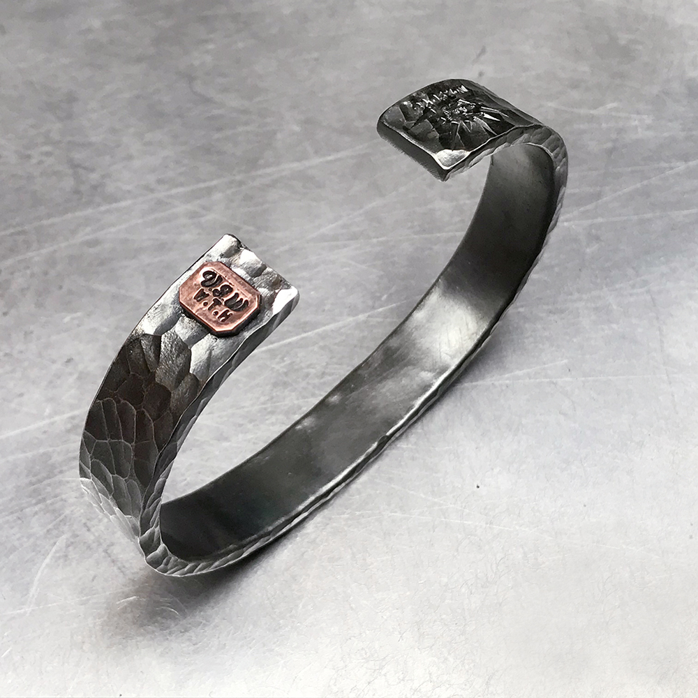 跋折罗原创游牧风小锤纹足银手镯