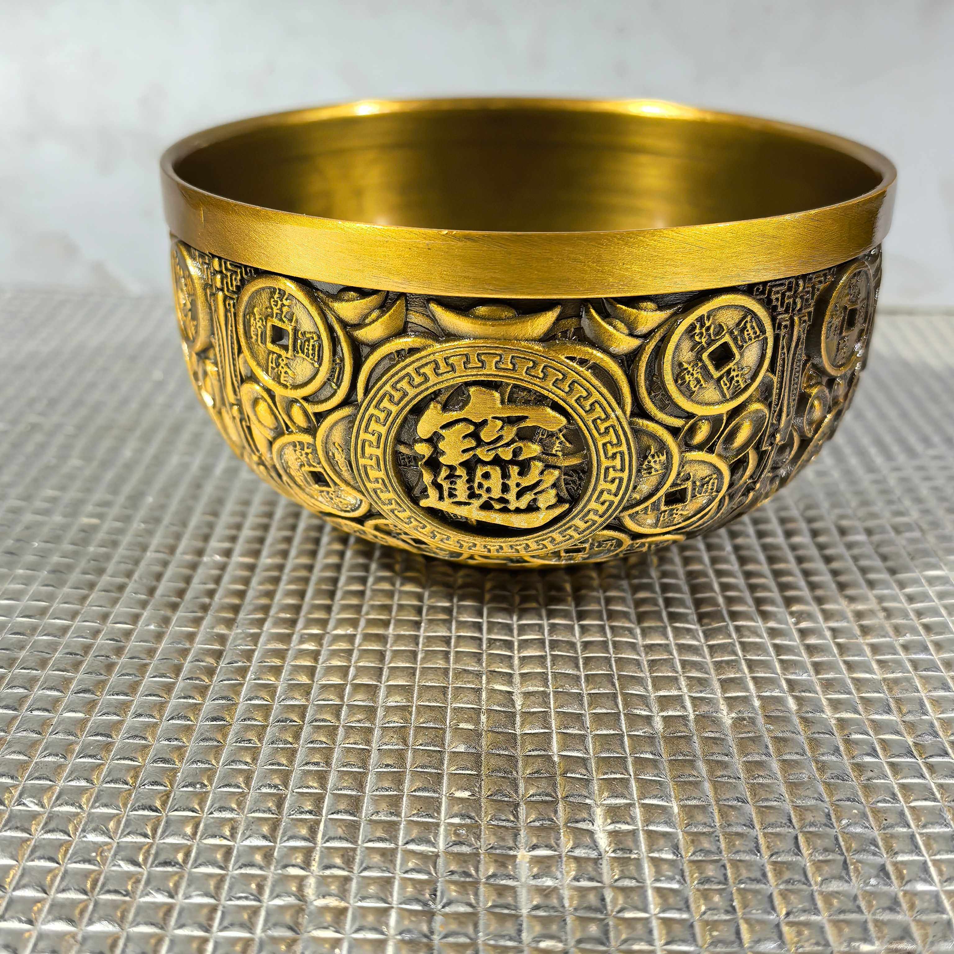 古玩杂项旧藏黄铜钱币碗中国风浮雕钱币碗金属铜器装饰供奉碗铜器
