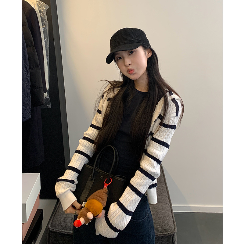 楠涛复古连帽针织开衫女秋季氛围感减龄显瘦穿搭条纹毛衣上衣