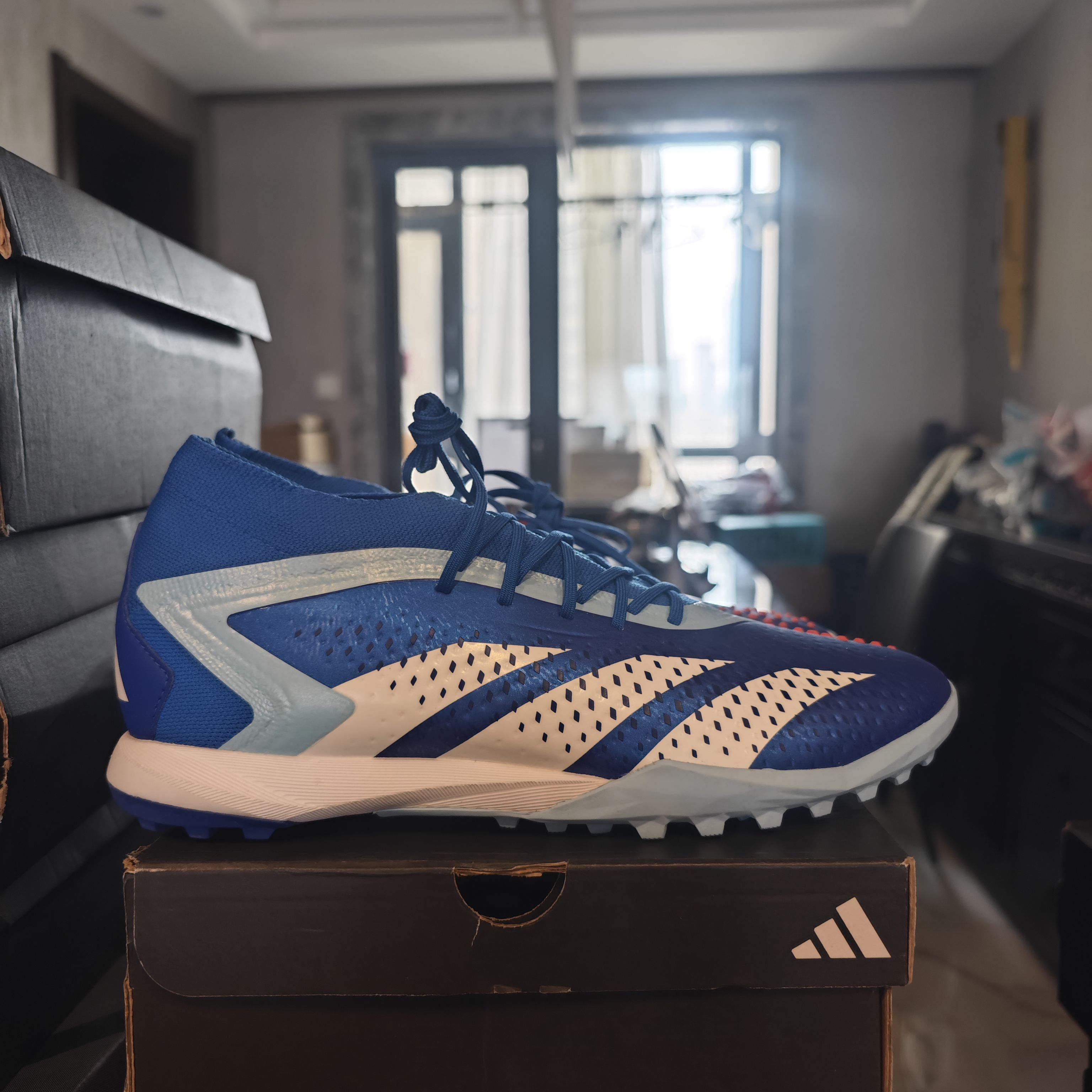 adidas Predator  TF（胶质碎钉） 耐磨 足球鞋  蓝白色gz0008