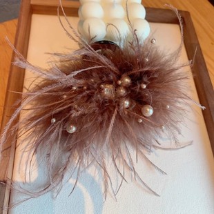 2025秋冬新款羽毛发夹后脑勺抓夹女高级感鸵鸟毛头饰盘发鲨鱼夹子