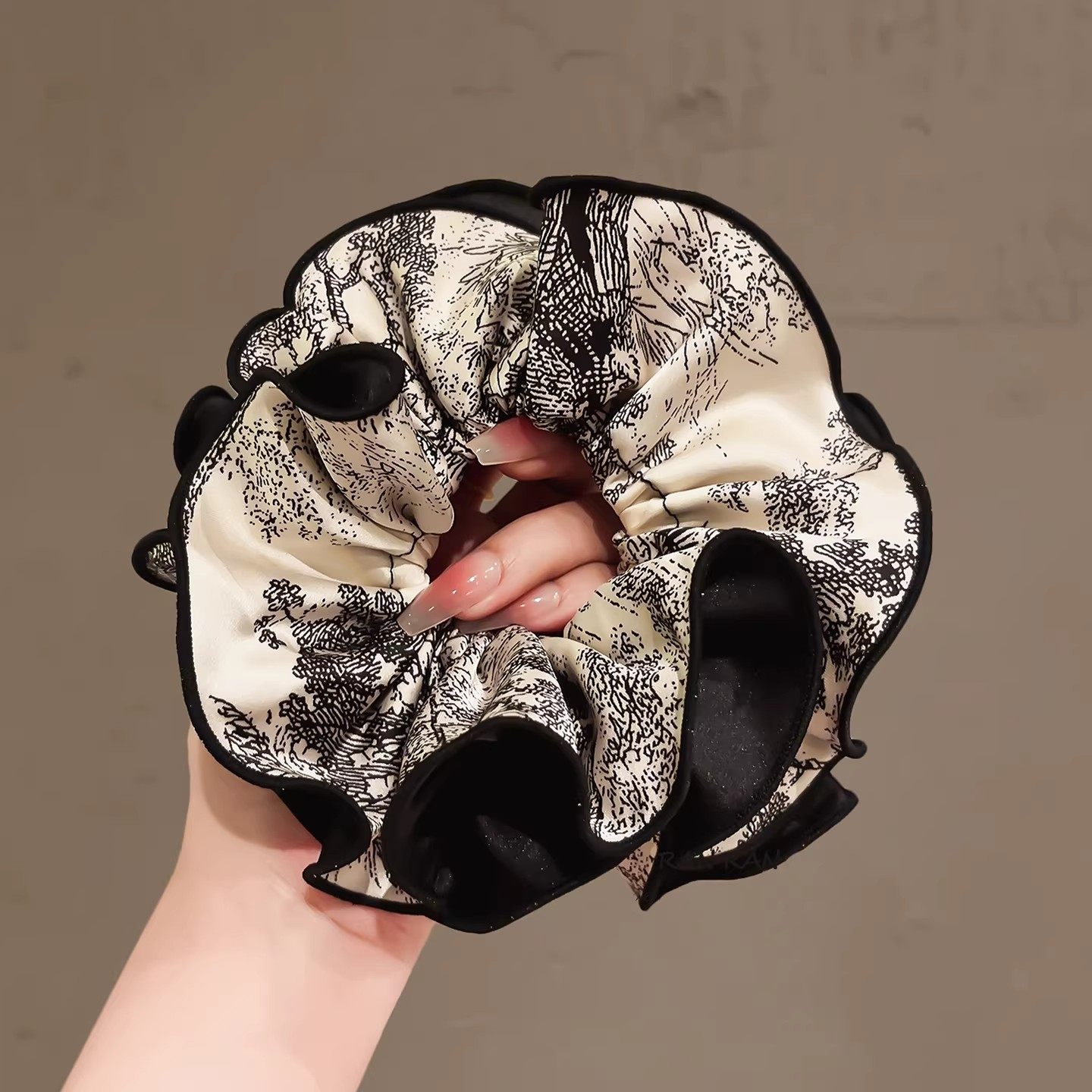 水墨画缎面褶皱大肠发圈女高级感气质低马尾头绳弹力皮筋百搭头花,饰品/流行首饰/时尚饰品新,发饰,淘宝优惠券,粉丝福利购,淘宝优惠卷