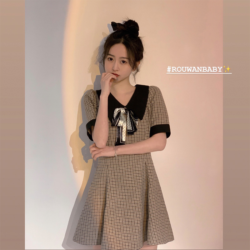 Qianniaoge slim dress with detachable scarves