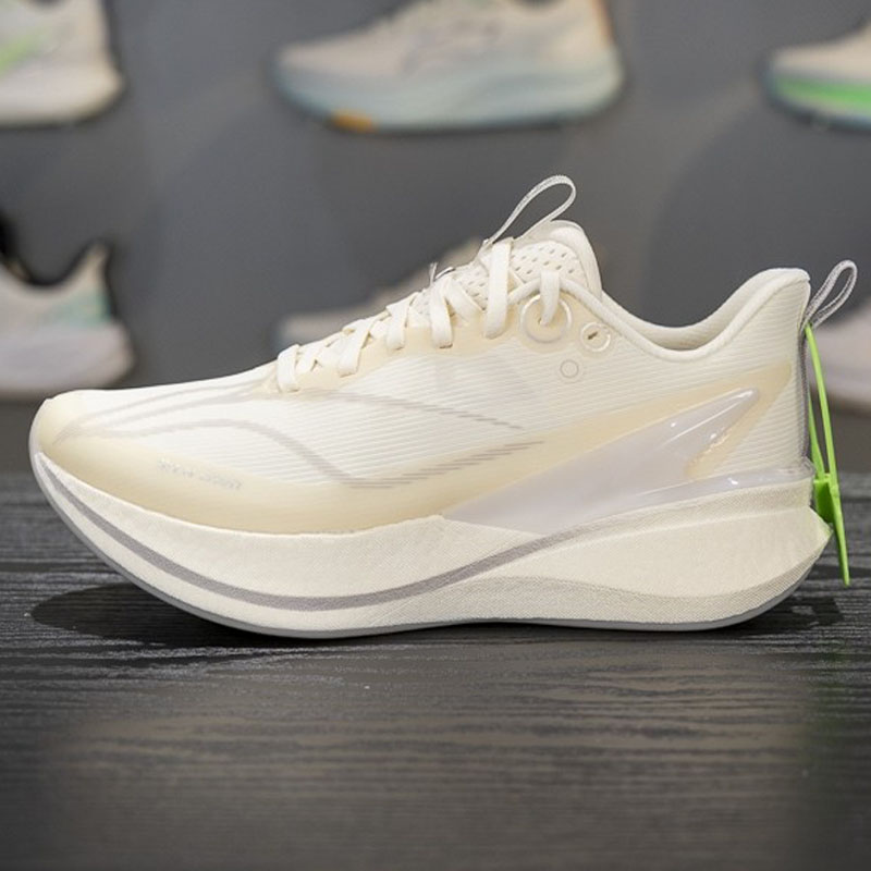 李宁女子赤兔8PRO减震回弹跑步鞋