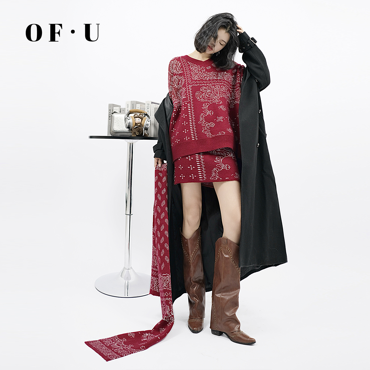 红色V领毛衣围脖短裙三件套女