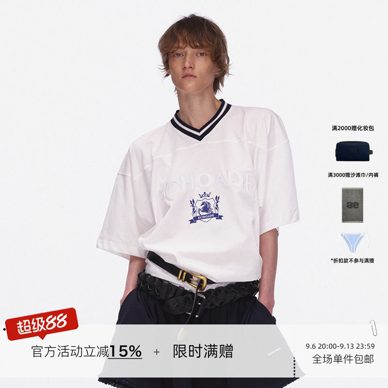 ECHOADE随性街头感 宽松落肩球衣版型撞色V领设计印花刺绣T恤图片