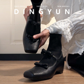 丁允 秋冬方头蝴蝶结内增高拼接短靴气质复古百搭后拉链马丁靴