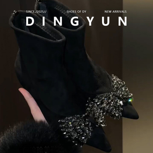 【丁允】绒面尖头水钻短款瘦瘦靴女秋冬百搭气质后拉链短靴2025冬