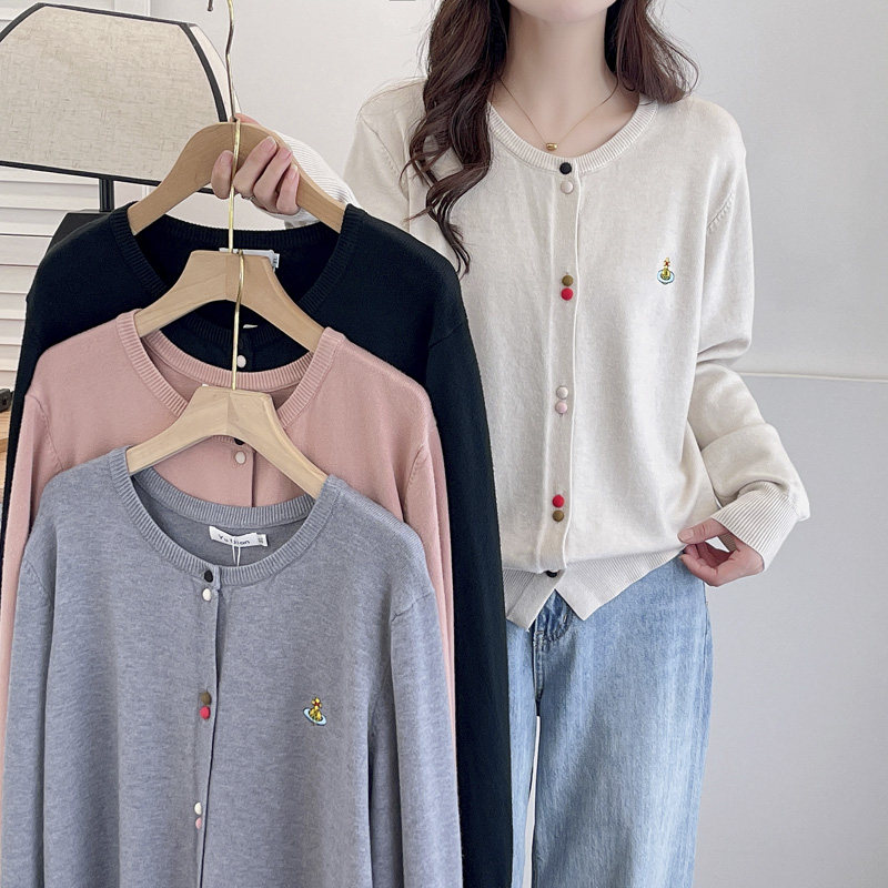 针织衫大码女胖mm秋季2024新款韩版时尚刺绣彩色纽扣圆领开衫外套,女装/女士精品,毛针织衫,淘宝优惠券,粉丝福利购,淘宝优惠卷