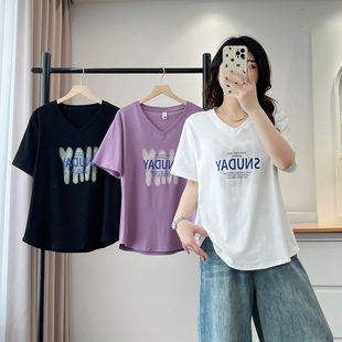 胖妹妹时尚减龄V领字母印花短袖t恤大码夏季宽松遮肚子半袖上衣女