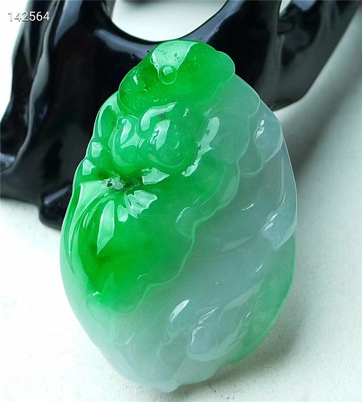 缅甸天然翡翠A货老坑种 精雕阳绿色荷花吊坠 配证书