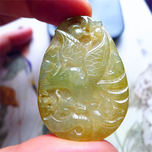 天然缅甸翡翠A货老坑种精雕精美水润黄翡大鹏展翅吊坠配证书