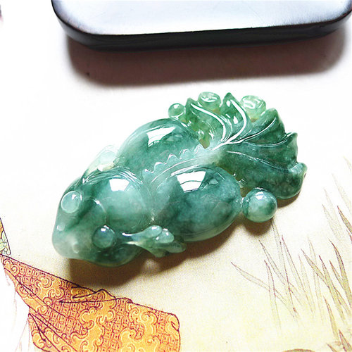 天然缅甸翡翠A货老坑种精雕就水润年年有余吊坠配证书