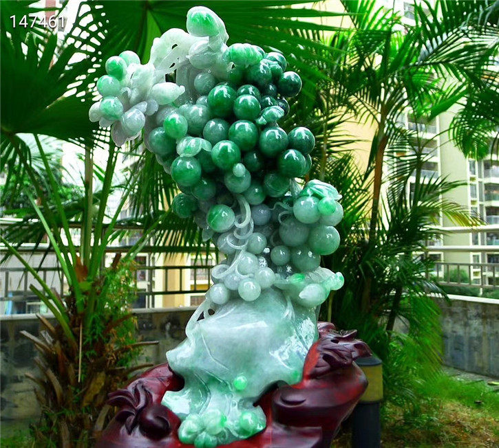 缅甸天然翡翠A货老坑种 精雕飘花葡萄摆件 配证书