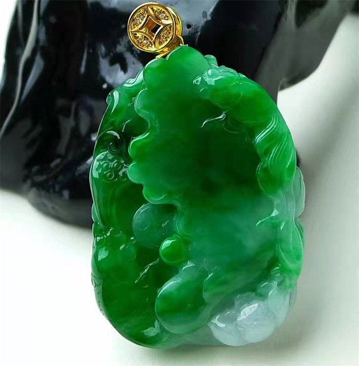 天然翡翠A货老坑种满绿荷花鱼吊坠配证书