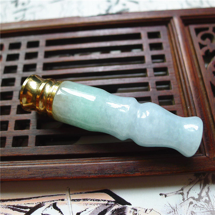 缅甸天然翡翠A货老坑种 精雕烟嘴 配证书