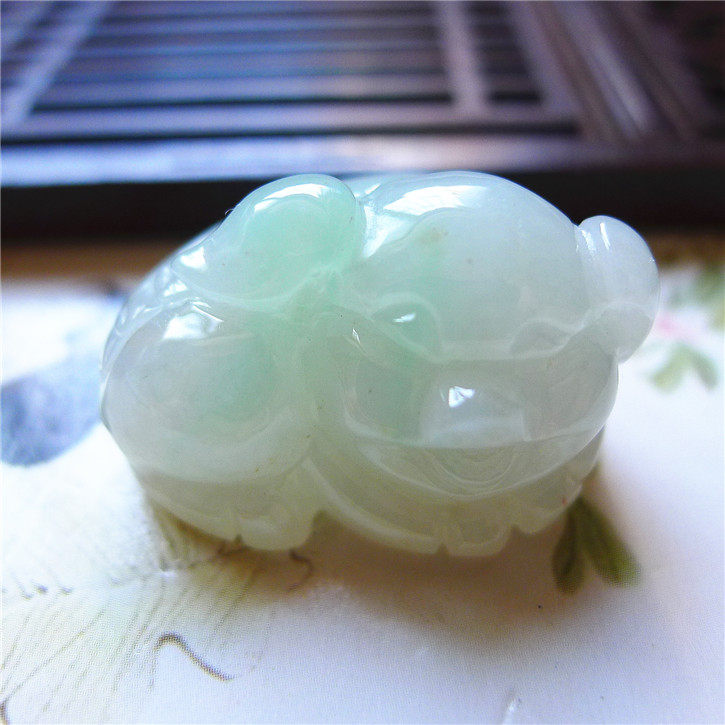 正品天然翡翠A货老坑种翡翠 精美招财小猪猪吊坠 配鉴定证书