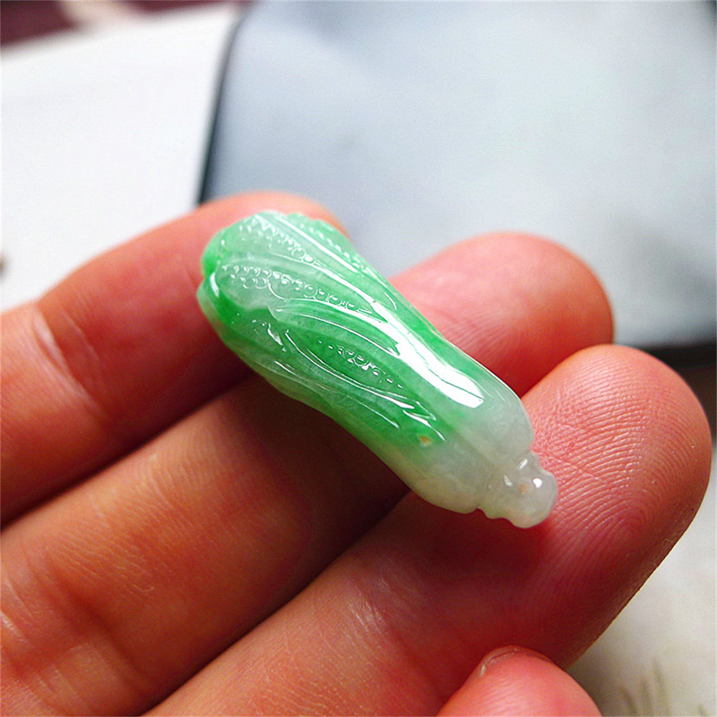 天然缅甸翡翠A货老坑种精雕精美水润白菜招财进宝吊坠配证书