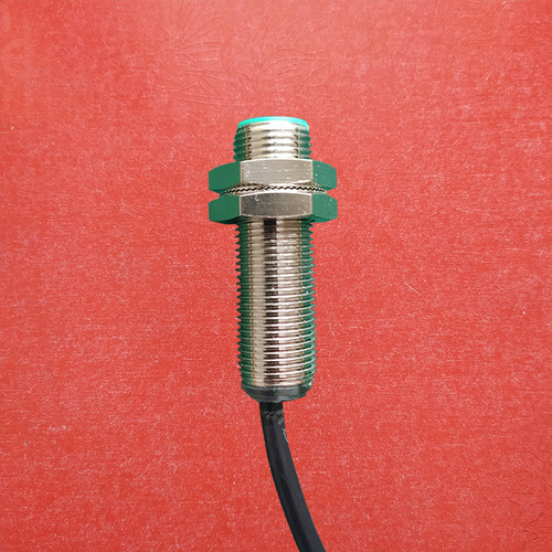 IP68防水M12接近开关pnp常闭4mm