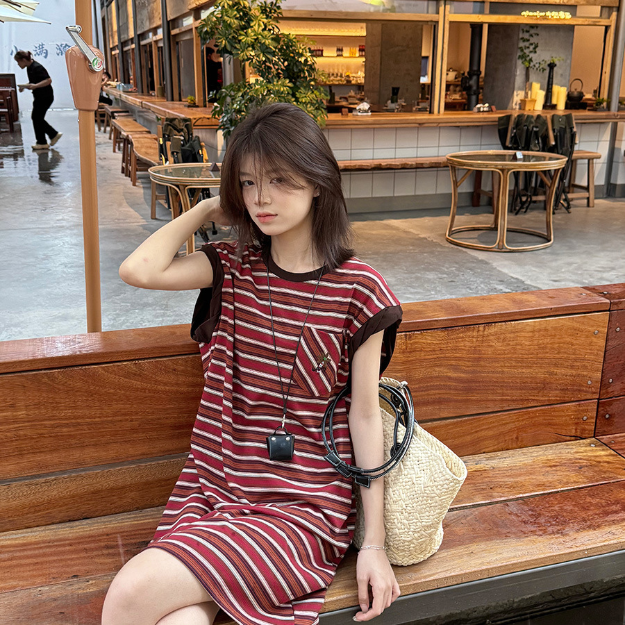 黎诺夏新款韩系刺绣口袋条纹背心连衣裙女2025慵懒风休闲宽松