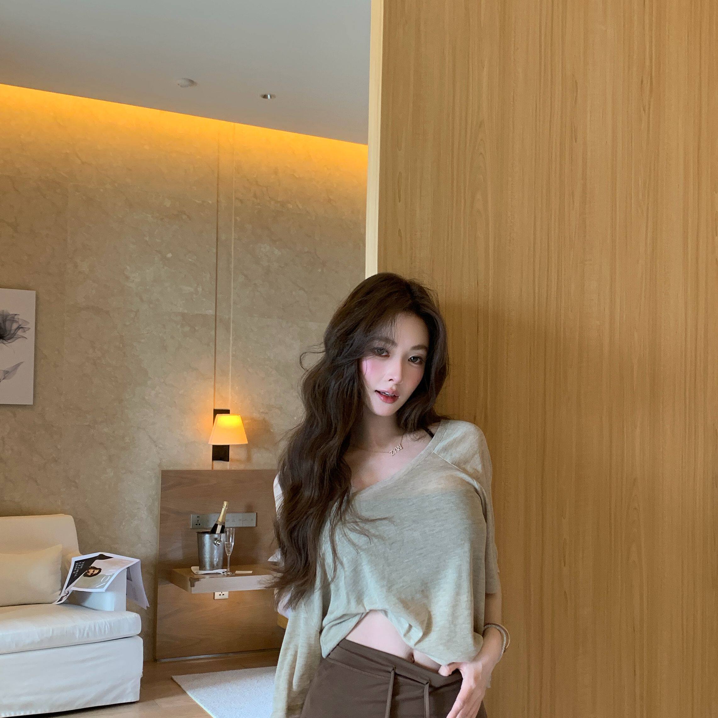 《层叠天菜》文文私服 美背+罩衫气质氛围感斜肩套装预WWC6TZ0716