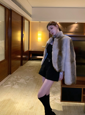 【加州兔】文文私服 时尚拼色毛绒皮草短款外套加厚WWQ5PC2589
