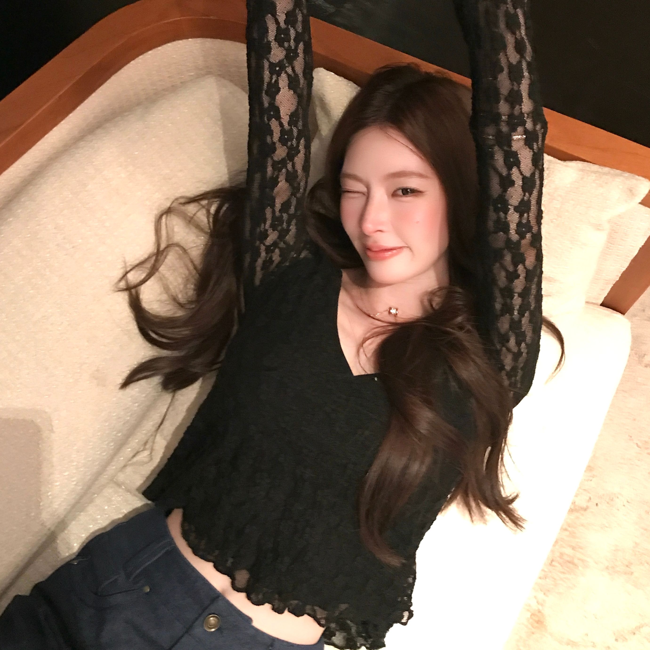 《繁花礼赞》文文私服 时尚百搭长袖蕾丝打底衫上衣预WWQ6SY1644