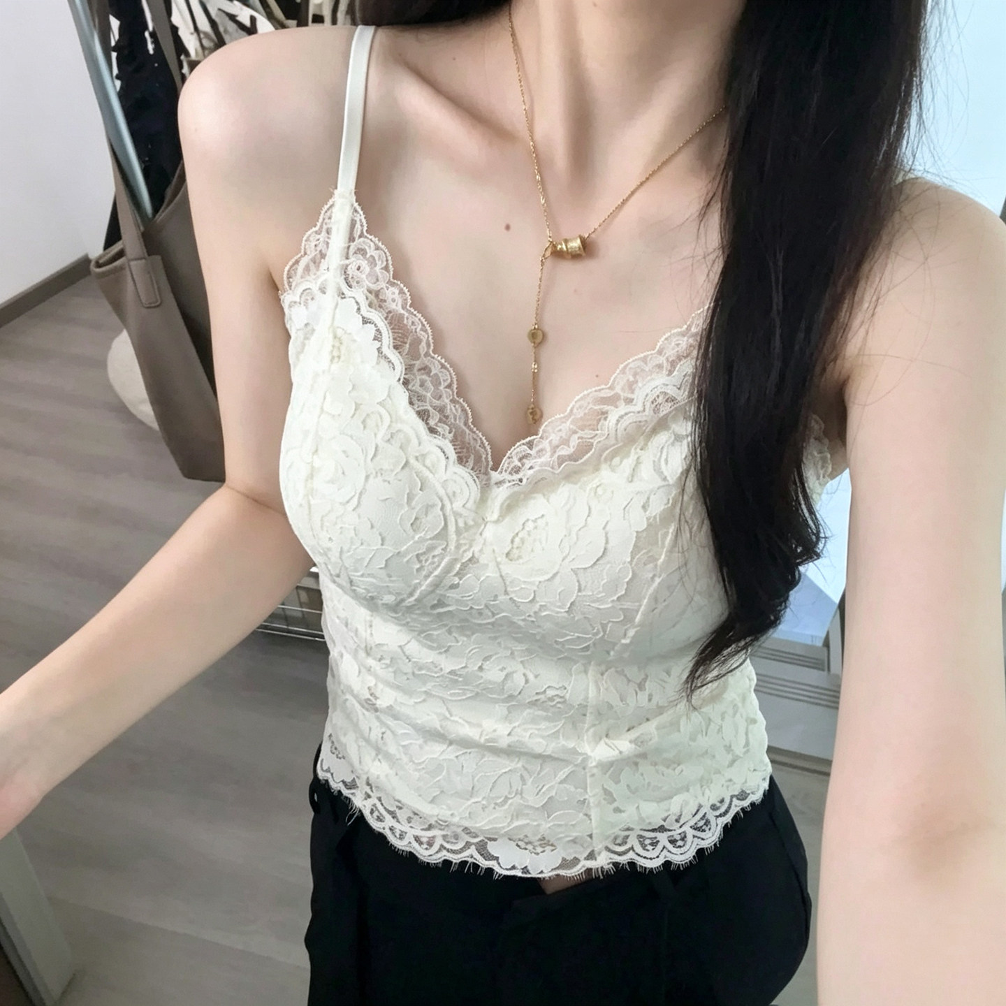 法式蕾丝保暖内搭吊带背心女带胸垫内衣磨毛美背打底衣秋冬季上衣