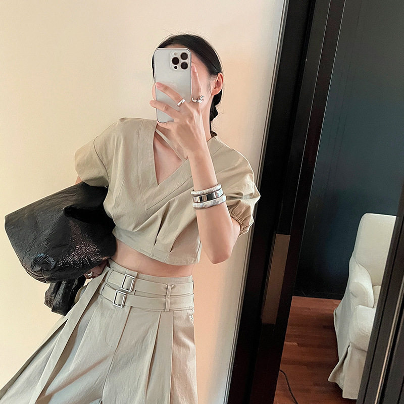 unity mode辣妹v领泡泡短袖衬衫法式休闲设计感超短露脐上衣女夏