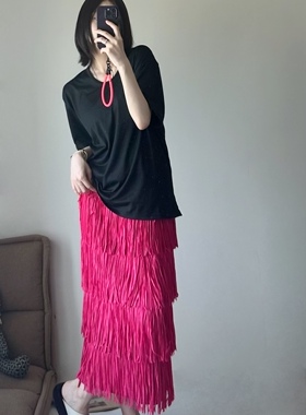 TVTV 奇趣树莓粉～褶皱多层玫红色流苏直筒半裙黑色基础t恤