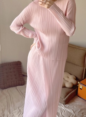 TVTV 牛奶草莓～褶皱基础款浅樱花粉长袖上衣不规则半裙套装