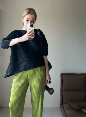 TVTV 斜纹新设计～褶皱宽压褶黑色廓形不规则短袖八分袖上衣