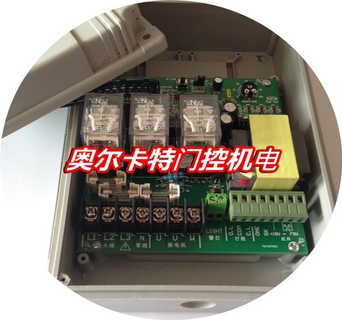 1、具有防冲行程设计功能； 2、具有电机保护时间功能； 3、具有自动关门功能； 4、红外防夹功能设计； 5、具有高保密性设计； 6、遥控器键盘具有自动锁功能设计； 7、具有红外线防夹功能设计接口； 8、具有LED故障检测功能设计； 9本控制系统采用双行程控制（常为常开设计）； 10、可配制多达40个