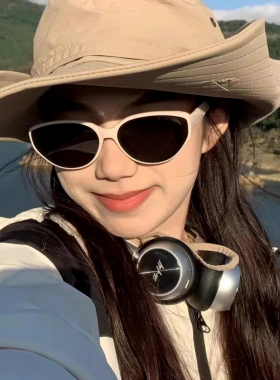 猫眼小框太阳镜2024新款遮阳时髦