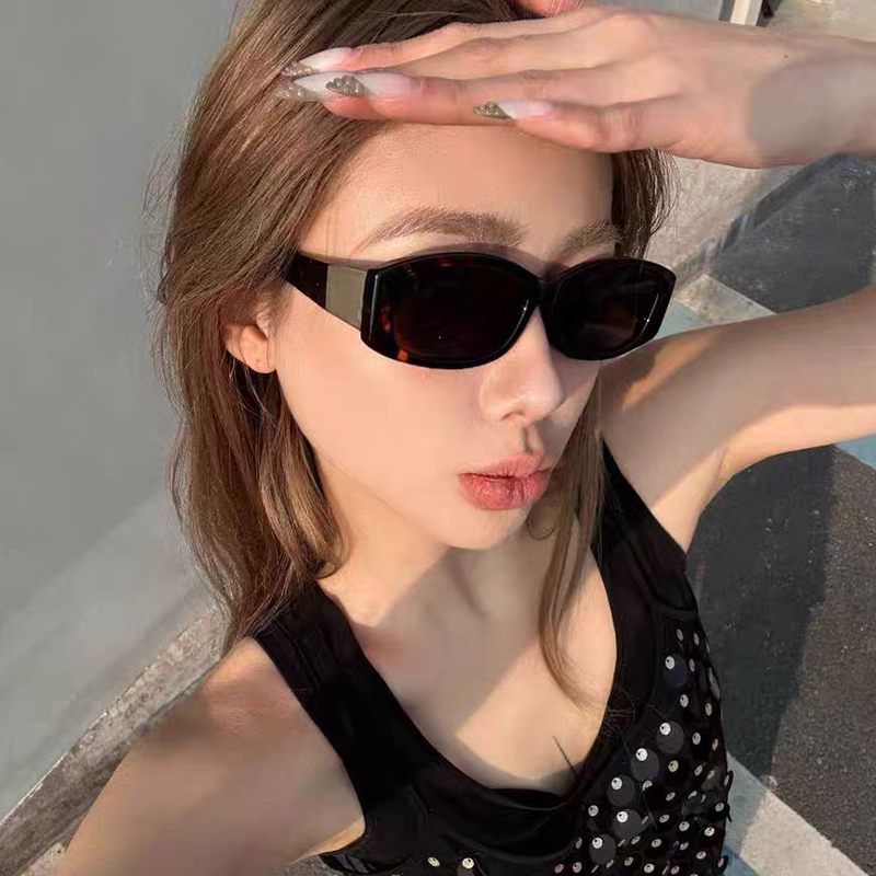 欧美风复古高级网感菱格墨镜女士